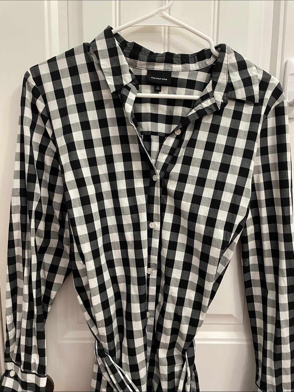 Who What Wear Black & White Gingham Long-Sleeve Shirt Dress with Tie Belt - Picture 3 of 8